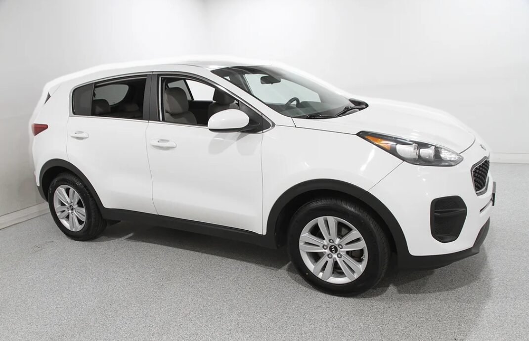 White Kia Sportage